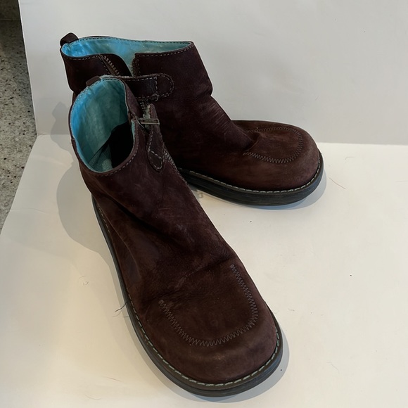 Gap Kid’s Fall Brown Suede Leather Boots, Size 1 - Picture 3 of 7
